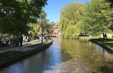 Historic Cotswold Chic Style for UK staycation - Photo 4