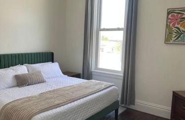 Boutique One Bedroom Apartment - Photo 8