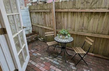 Center City Trinity with Roof Deck, Patio & Workspace - Foto 8