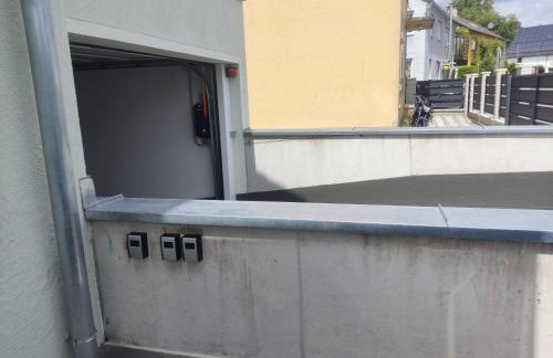 Harmonie Homes - Built in 2025 - High-Quality Beds & Linen - Full Kitchen - Fiber WiFi - 4K Smart TV - 2 Balconies - Elevator - Free Private Parking - Near Augsburg - 20 Min via Autobahn to Munich-West - Foto 35