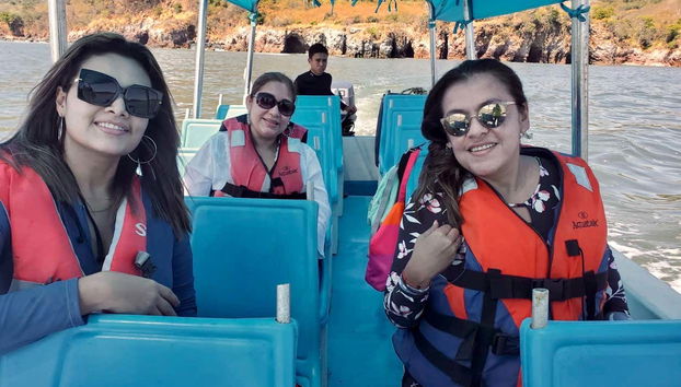 Traslado hasta La Unión en lancha rápida por el Golfo de Fonseca - Foto 3, Un grupo de mujeres disfrutando de la travesía
