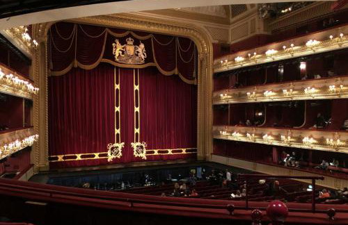 Cool Covent Garden Theatre Design Hub for Families Friends Couples - Foto 16