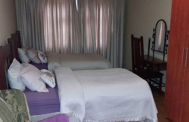 Modern House With Pool in Mount Pleasant - 2063 - Photo 14