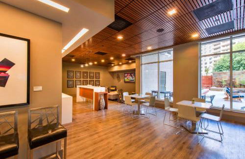 Convenient Apartment Near Major Sights - Photo 8