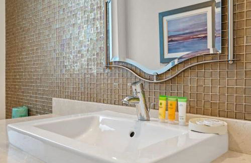 Hemingway 3 Bedroom Condo 2 Blocks from the Beach - Photo 20