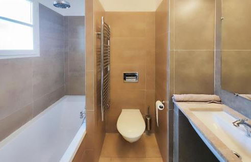 2 Bedroom Nice Home In Saint-Laurent-De-La-Ca - Foto 16