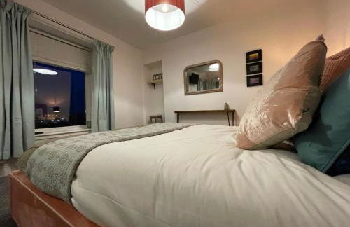 Cheerful 2 Bedroom Townhouse with Cinema Loft - Foto 14