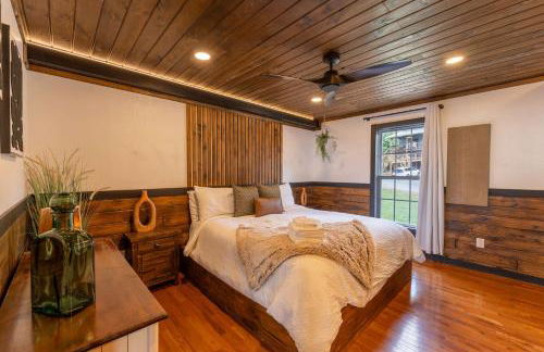 Mountain High Cabin with hot tub fire pit & indoor pool - Foto 18