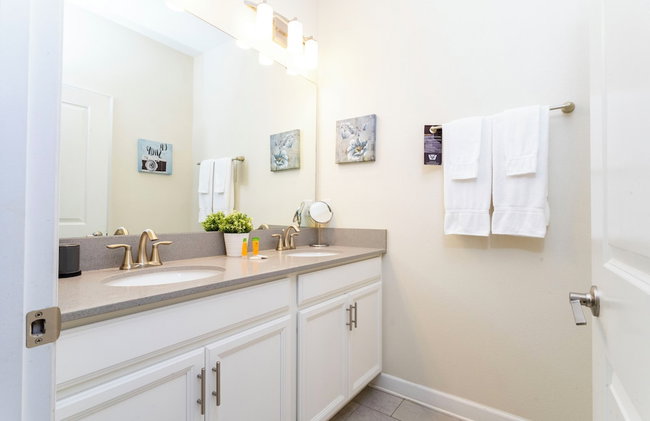 Magnificent 5Bd w/ Pool Close to Disney @Storey Lake 4800 - Foto 19