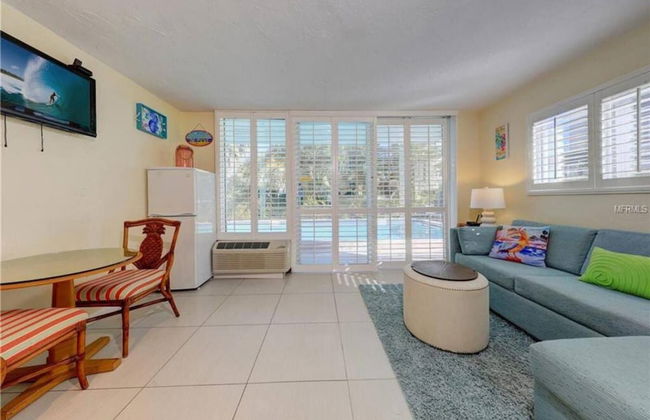 2 Bedroom Waterfront Pool Side! - Foto 5