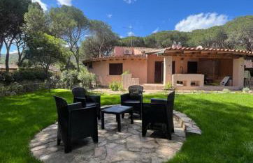 Beachfront Villa Sea & Garden - 2BR - AC - WiFi - BBQ - Parking - Pet Friendly - Foto 1