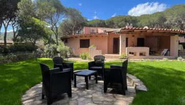 Beachfront Villa Sea & Garden - 2BR - AC - WiFi - BBQ - Parking - Pet Friendly - Foto 1, Garden, Garden view