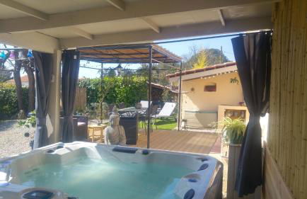 gite LAPAZ/jacuzzi privé/piscine - Foto 9