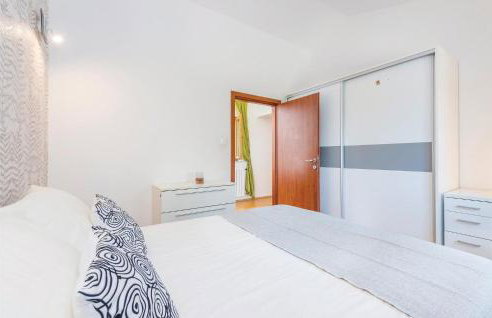 Lovely Home In Susnjevica With Kitchen - Photo 24