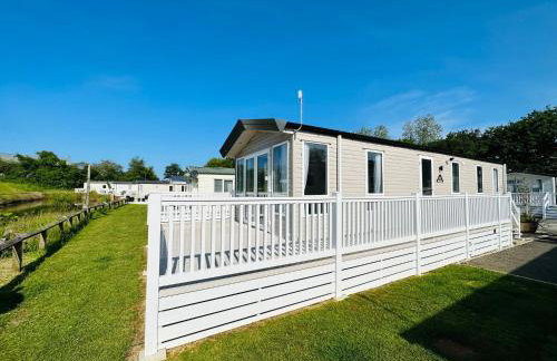 Modern two bedroom caravan with sofabed Sleeps 6 - Foto 4