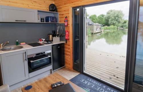 Maple Lodge at Bridge Lake Farm & Fishery - Foto 7