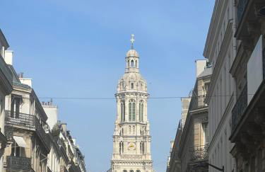 Bed setting room in Galeries Lafayette street - Foto 3