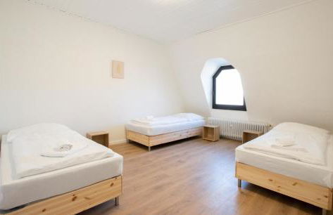 Tolstov Apartments - City Apartments with 2 , 3 and 6 Rooms - 15 Min to Messe DUS and Old Town DUS - Foto 23