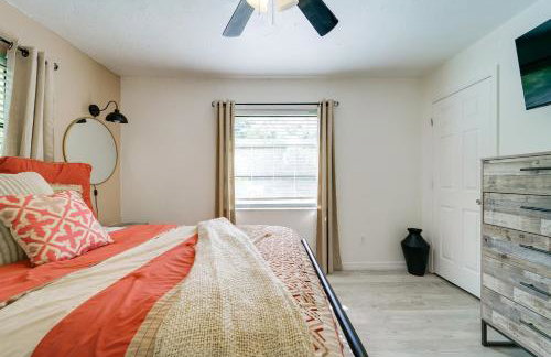 Lounge Area Office Fenced Yard Near It All - Photo 15