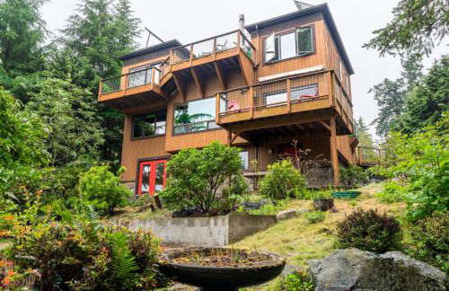 Stylish Deception Pass Retreat with Bay Views - Foto 1