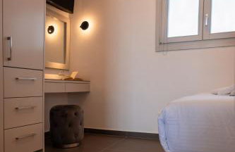 G & W Suites - Photo 30