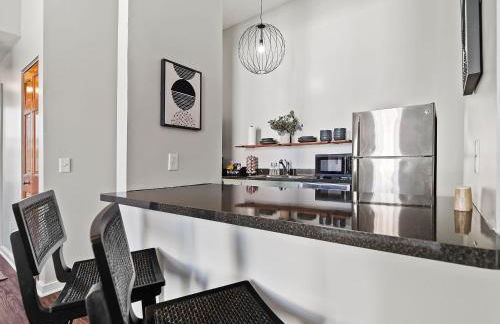 Skyloft Condo - Walk To Stadiums - City Views - Foto 15