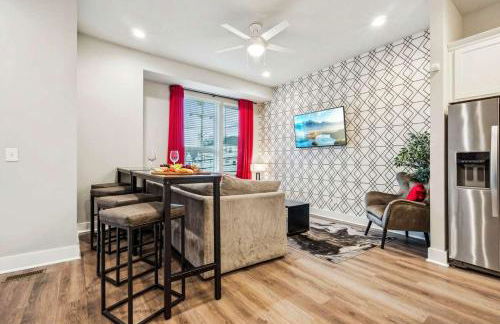 Private Home with Rooftop Game Room near Downtown - Foto 15