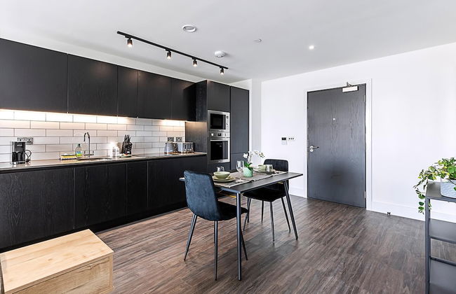 Sky-High Studio with Stunning Views - Foto 13