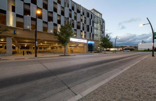 Modern 1BR Apt with Rooftop, Gym, and Parking - Foto 28