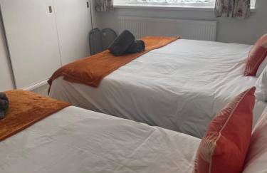 Wardown Place - Spacious 3 Bed House available for short term or long term Rental - Foto 19