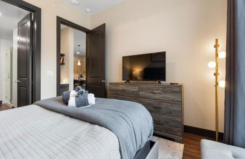 Modern Comfort North Austin with Balcony and Workspace - Foto 23