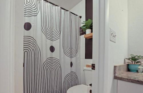 The YinYang - King Bed , Workspace , Full Kitchen - Foto 32