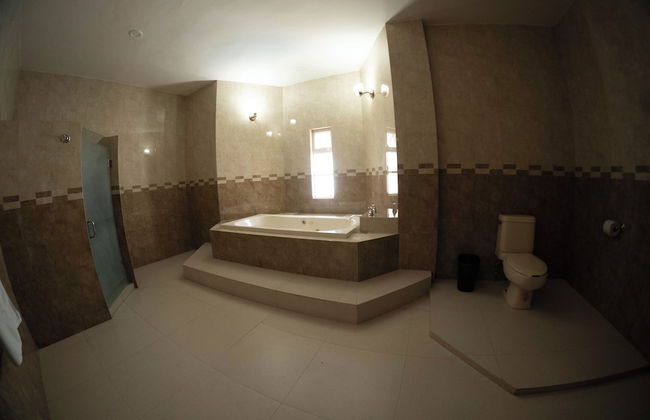16, Suite With Jacuzzi - Photo 30