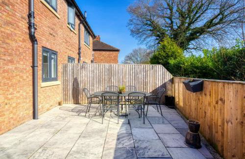 Modern Manchester House with Airport Links - Pass the Keys - Photo 27