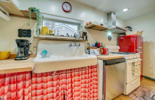 Pet Friendly Home - Walk to Mullet Lake! - Photo 12