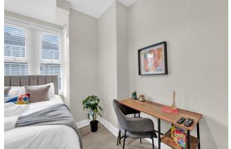 Sunny Serenity: Studio Living with a Breeze - Photo 2