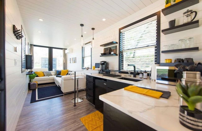 The Zephyr Tiny Container Home 12 min to Downtown Waco - Foto 2