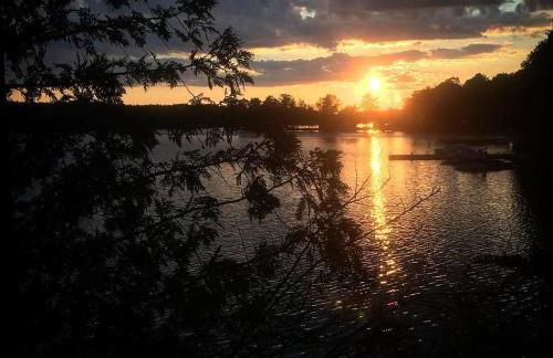 River Bend Escape by Leavetown Vacations - Foto 16