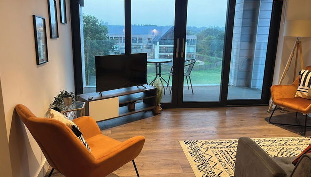 2 Bed Balcony Apt-Free Parking-Ideal for Work or Leisure - Foto 2, Imagen principal