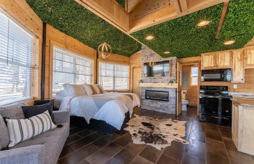 The Yurt at Paradise Pointe with a hot tub fire pit & Grill - Photo 1