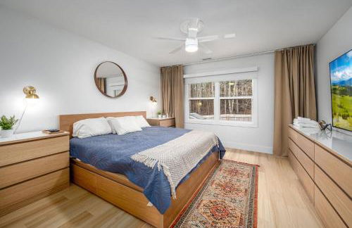 Tranquil Light-Filled Retreat 3BR Ranch - Photo 33