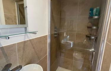 Studio-2 Staines,Heathrow, London-own entrance - Foto 20