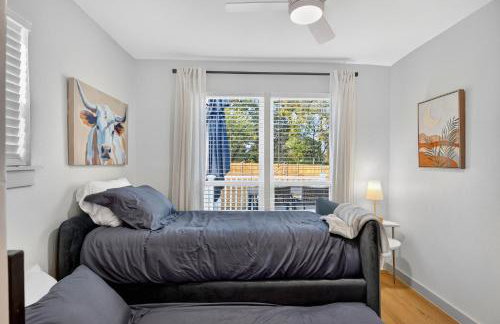 Walk to stadium! Cozy 2BR home - historic district - Photo 17