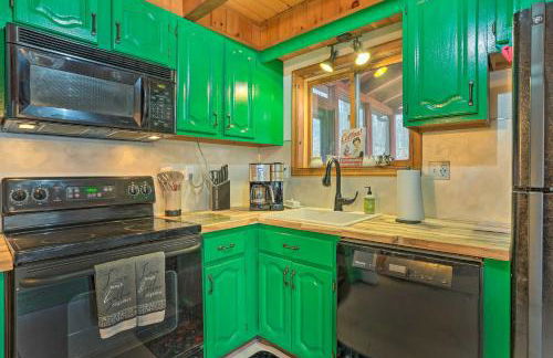 4 Mi to Tubing Cozy Bushkill Cabin with Deck! - Foto 9