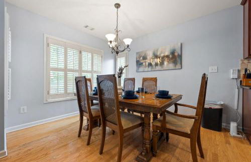 Relaxing 3BR Duplex Home w/ Pool & Patio - Foto 20