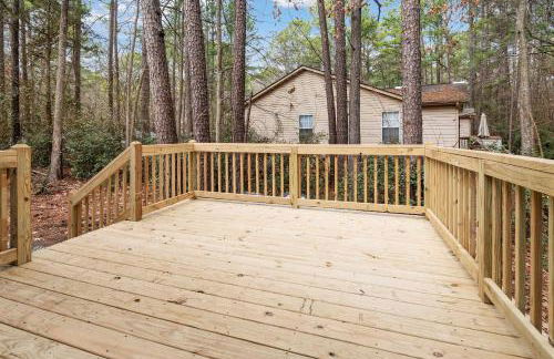 8 Minutes to UNC - Outdoor Deck - Washer and Dryer - Foto 20