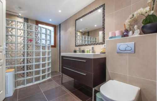 LB Vacation Rentals I Quiet Large 3-Bedroom Apartment with Terrace, Garden & Incredible Mountain View - Foto 21