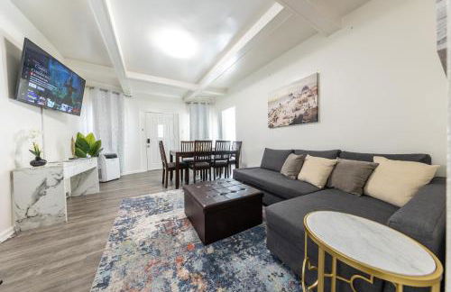 8 Beds Home with 4 Car Parking Space - Near DTLB - Foto 1