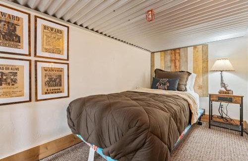 Historic Yellowstone Saloon - Foto 50