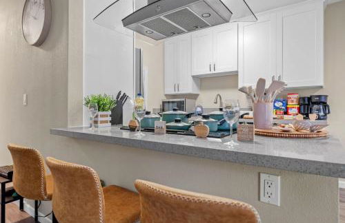 Entire Private Home with 2 Bedrooms 1 Bathroom, King Bed, Pool, Hot Tub, 2 Parking in Mira Mesa Available Now - Photo 28